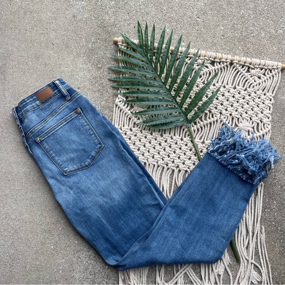 Judy Blue Denim - Judy Blue Frayed Bottom Jeans Size 5 / 28